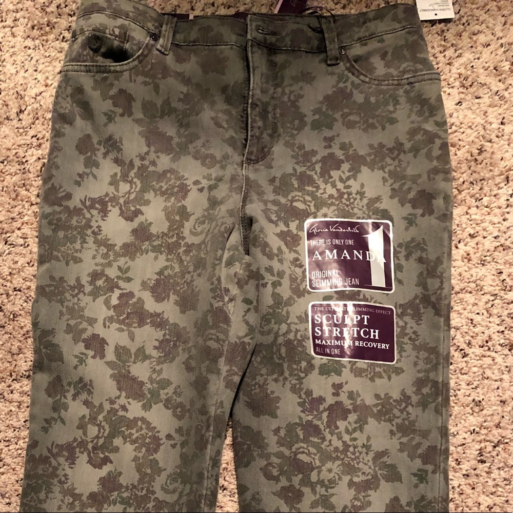 10P Army green JEANS NWT by Gloria Vanderbilt